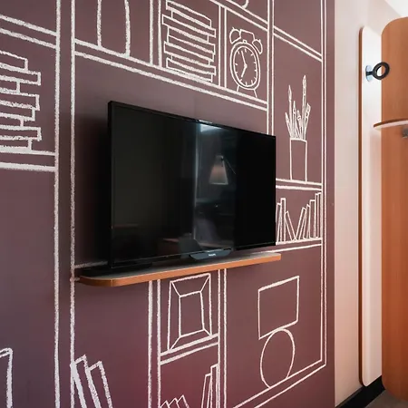 Hotel Ibis Centre 3*