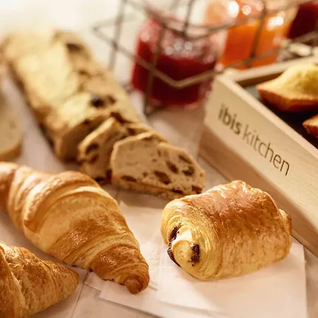 Ibis Centre Hotel 3*