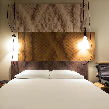 Ibis Centre Hotel 3*